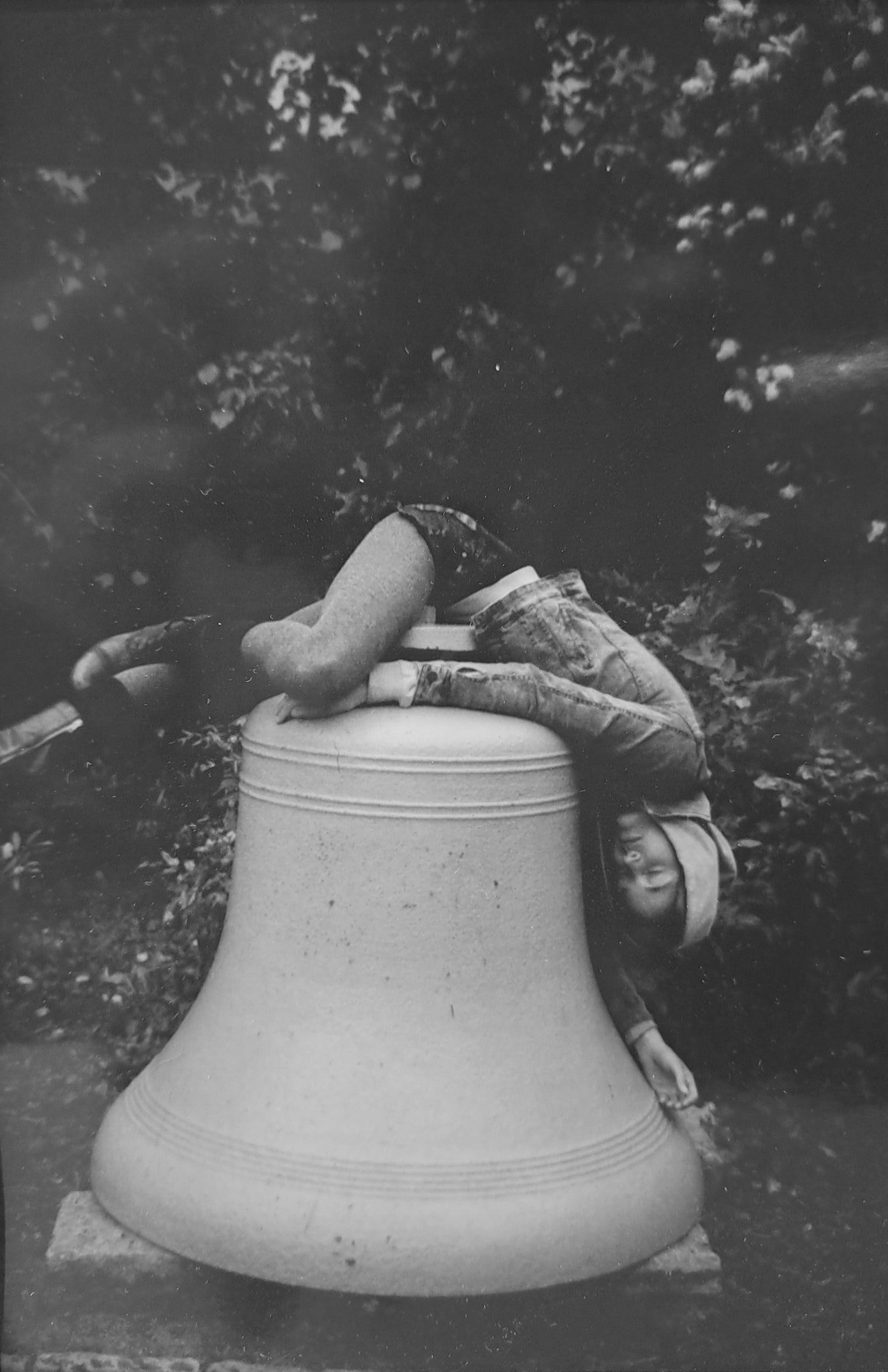 Anna Krieps, "Feminin Isolation"