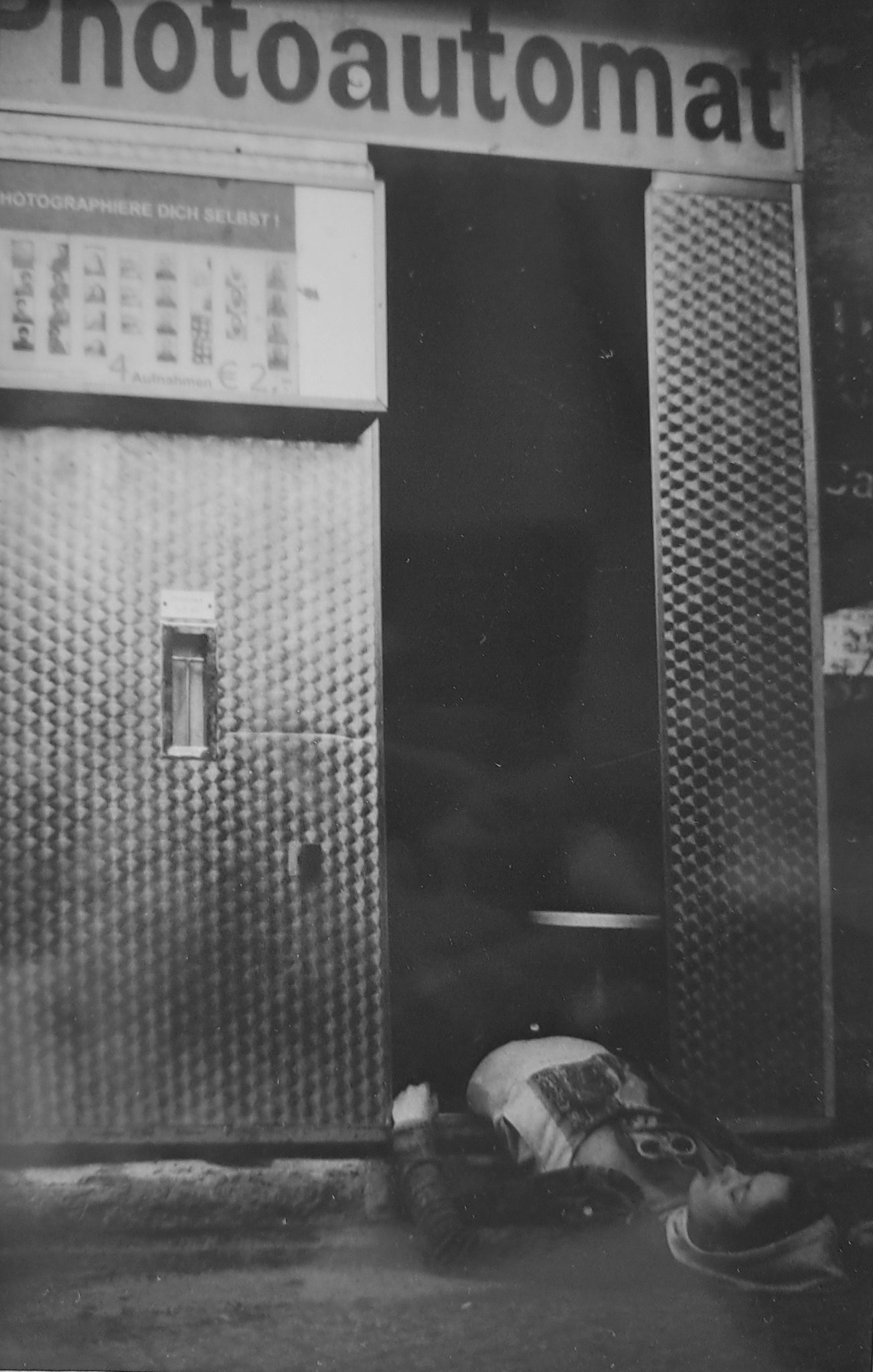 Anna Krieps, "Feminin Isolation"