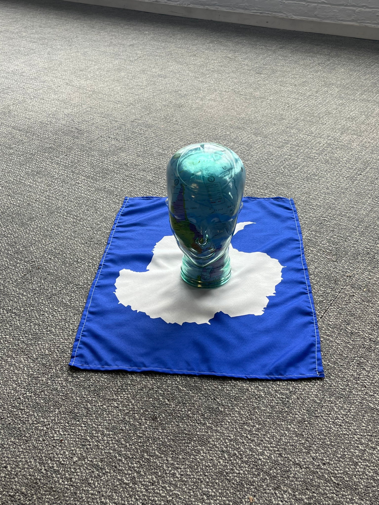 Juan Cuadros , "A little bit air in the head / geopolitical resistance"